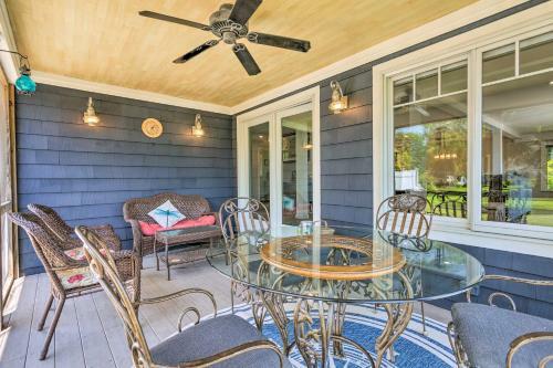Charming Narragansett Retreat With Coastal View