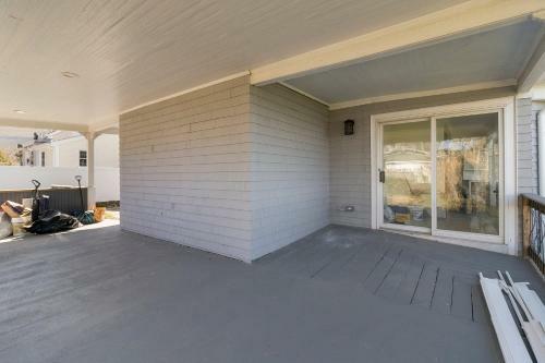 Spacious Coastal Tiverton Waterfront Getaway Cottage