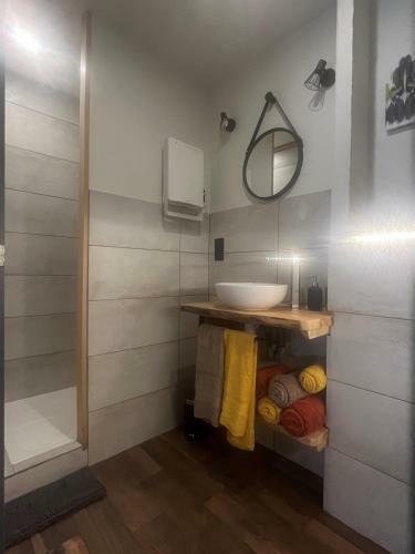 Gite Atypique Avec Piscine Couverte Et Chauffee