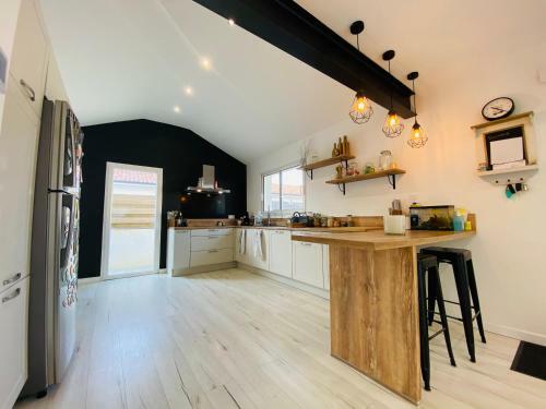 Proche Plage, Maison Tarnos Avec Piscine De 130m2