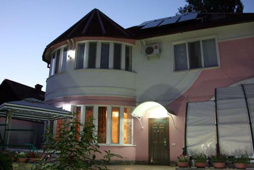 Comfortable Villa Near Tash Rabat Mall