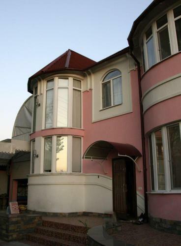 Comfortable Villa Near Tash Rabat Mall
