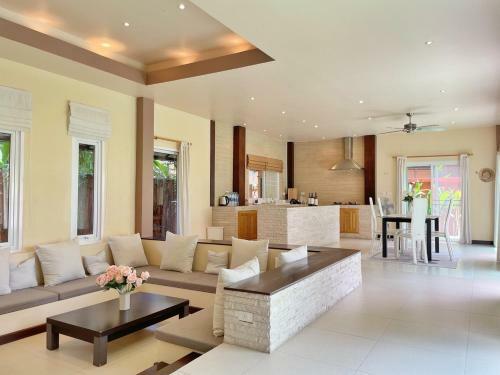 Hugo Villa (3-bedroom Pool Villa + Rooftop)