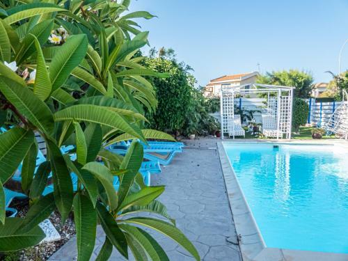 Greek Island Style 2 Bedroom Villa With Pool