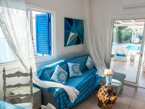 Greek Island Style 2 Bedroom Villa With Pool