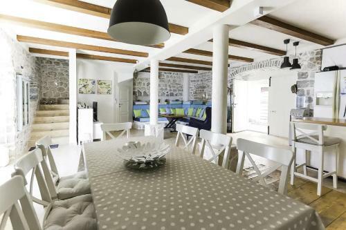 Villa Luxury 5 Bedroom House On Waterfront