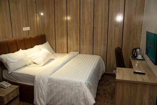 Hotel Enland Suites & Apartments