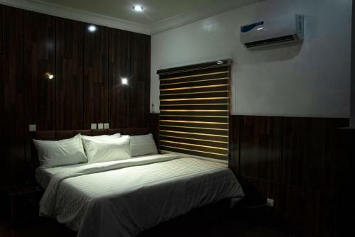 Hotel Enland Suites & Apartments