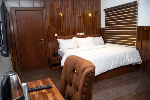 Hotel Enland Suites & Apartments