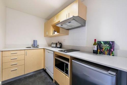 Apartamento Breezy Harbourside Getaway - Balcony & Resort Pool