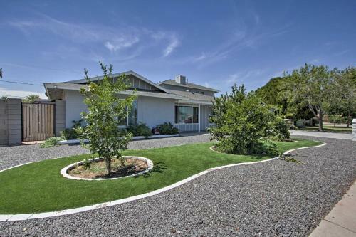 Ultimate Phoenix Group Getaway Patio And Pool!