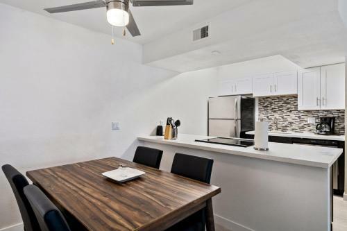 Stay Gia--newly Renovated 2br Apartment--pool