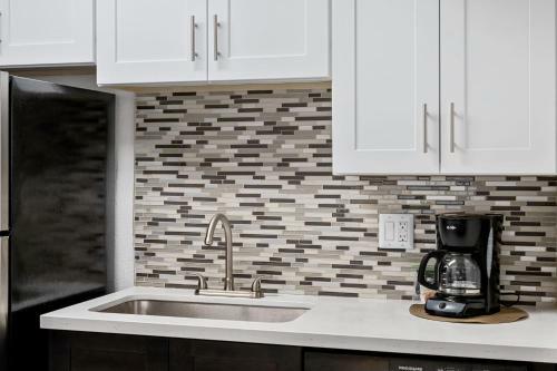 Stay Gia--newly Renovated 2br Apartment--pool