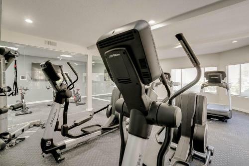 Stay Gia--newly Renovated 2br Apartment--pool