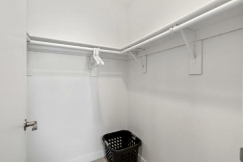 Stay Gia--newly Renovated 2br Apartment--pool