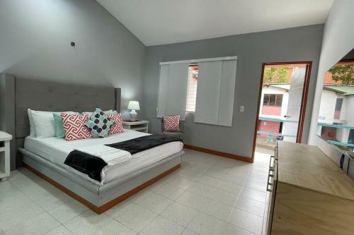Acogedora Villa Con Piscina