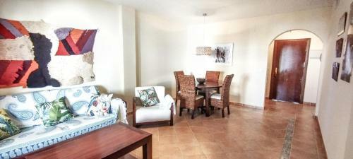 Lovely 2-bed Apartment In Costa Esuri