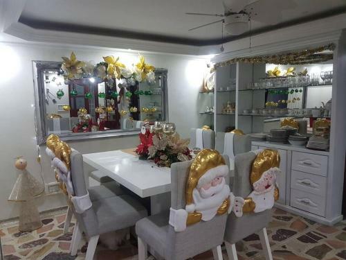 Casa Grande Totalmente Amoblada En Zona C�ntrica