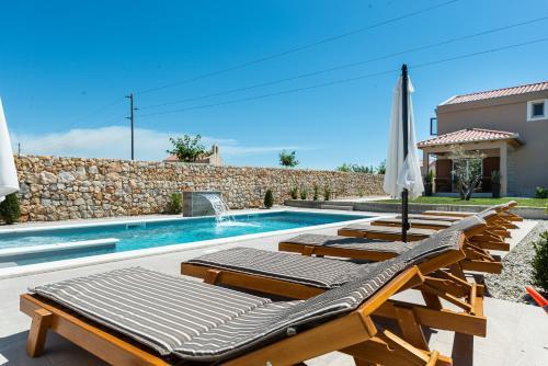Luxury Villa With Pool,jacuzzi And Sauna/04