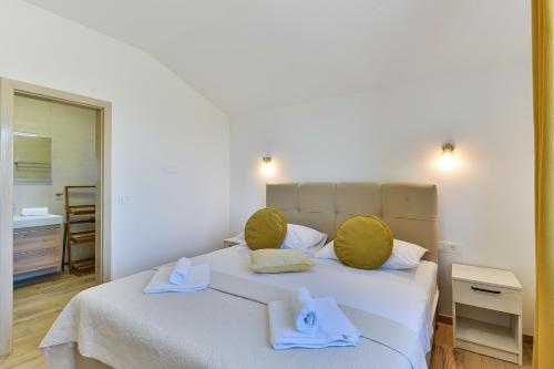 Luxury Villa With Pool,jacuzzi And Sauna/04