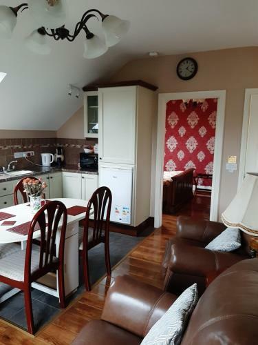 Riverside Lodge B&B