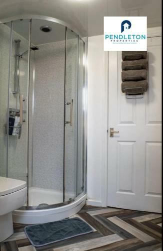 Spacious 4 Bedrooms/3 Bathroom Home In Chorley