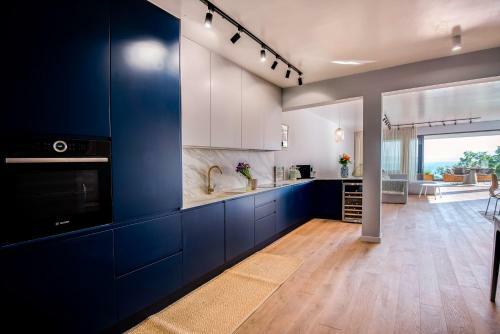 Luxury 2-bedroom Apartment With Panomaric Sea View