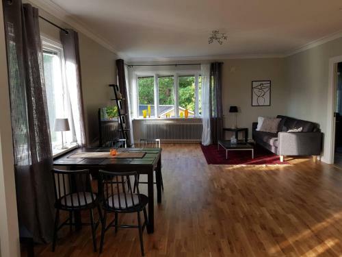 Lovely, Spacious Apartment With Free Parking