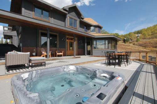 Whetstone Wonder Amazing Views Large Deck Hot Tub Pet Friendly Shuttle