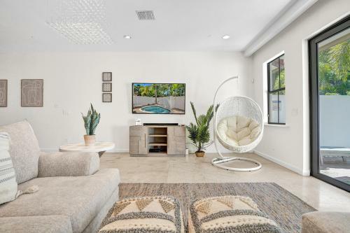 Luxury! 4bed Private Pool Deck! 1,7mi To Beach Townhouse