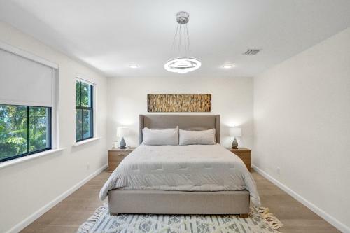 Luxury! 4bed Private Pool Deck! 1,7mi To Beach Townhouse