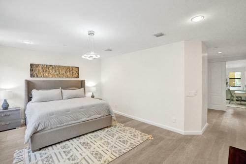Luxury! 4bed Private Pool Deck! 1,7mi To Beach Townhouse