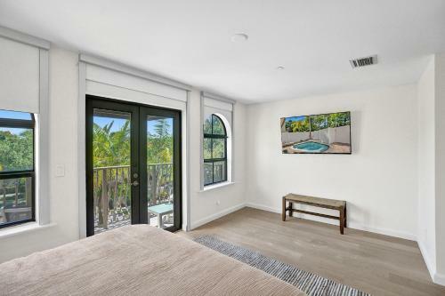 Luxury! 4bed Private Pool Deck! 1,7mi To Beach Townhouse