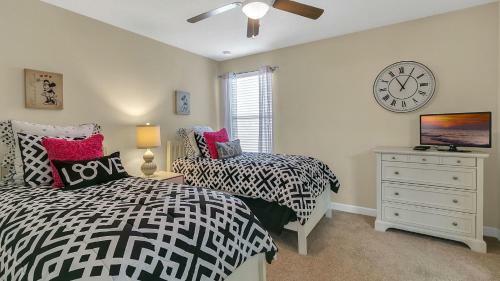 Dream Escape Large Home Located In Champion Gates