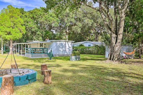 Cozy Zephyrhills Home With Large Yard And Deck!
