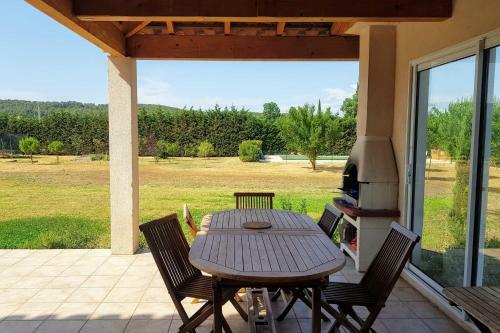 Very Nice House With Large Garden And Pool!