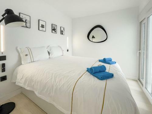 Villa Al Mar With Pool In Estepona