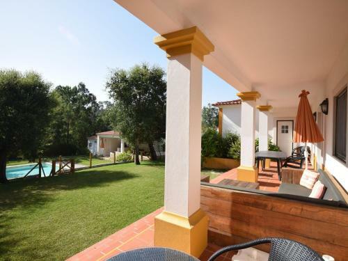 Luxurious Villa In Caldas Da Rainha With Swimming Pool
