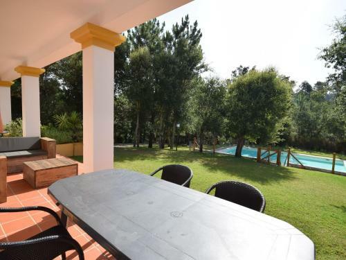 Luxurious Villa In Caldas Da Rainha With Swimming Pool