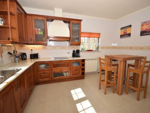 Luxurious Villa In Caldas Da Rainha With Swimming Pool