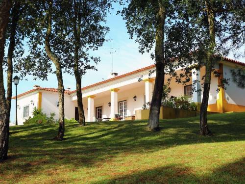 Luxurious Villa In Caldas Da Rainha With Swimming Pool