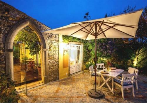 Stylish Guesthouse With Pool In Natural Park