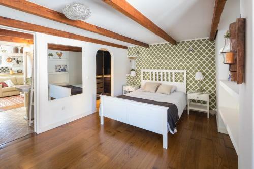 Stylish Guesthouse With Pool In Natural Park