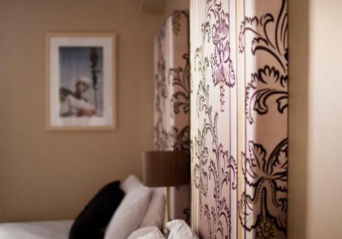 Hostal 7 Cross Street Boutique Townhouse