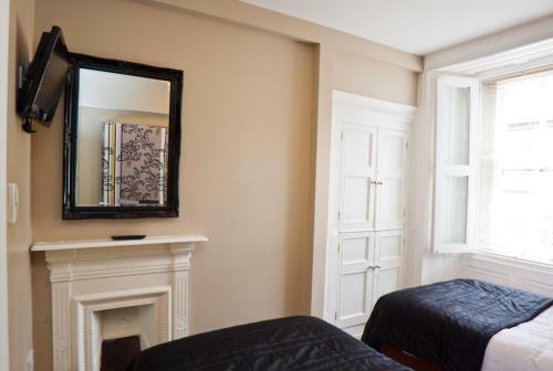Hostal 7 Cross Street Boutique Townhouse