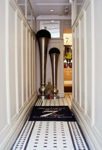 Hostal 7 Cross Street Boutique Townhouse