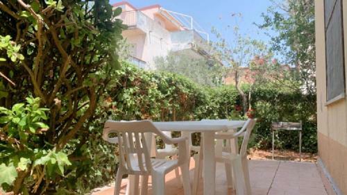 Le Castella Garden Apartment