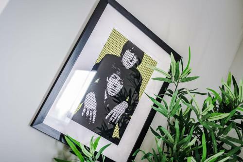 Host Apartments - Georgian Quarter Cosy Retreat