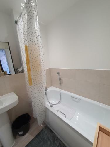 Cheerful 1bed Private Bath And Free Parking