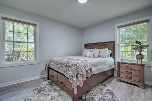 Charming Apex Home With Back Deck And Grill!